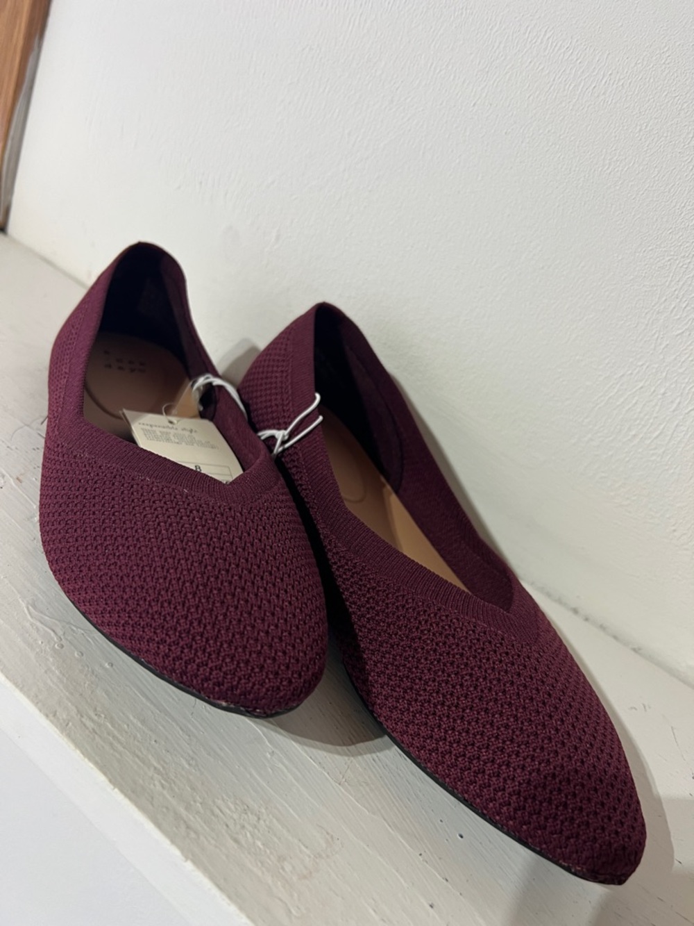 New - a new day Women's Knit Pointed Flats in Burgundy